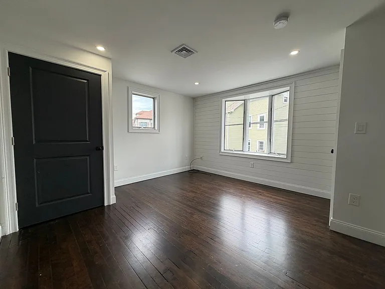 39 Endicott St — Photo 6