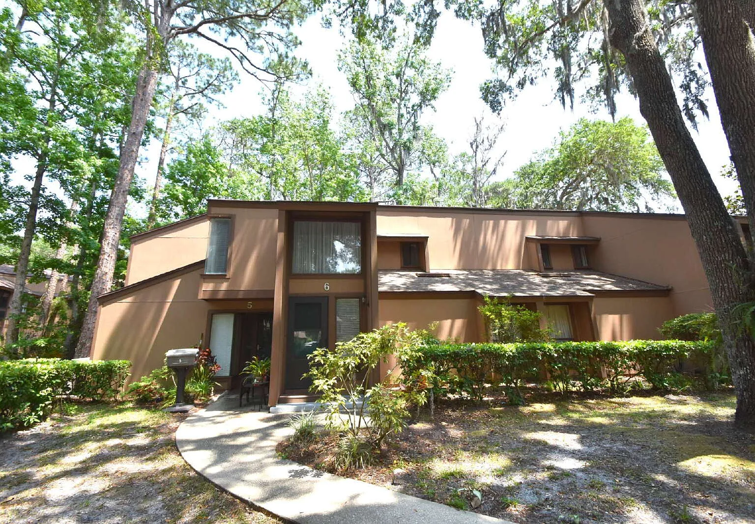 2 bed, 1.5 bath, 912 sqft, $1,595 — Photo 2