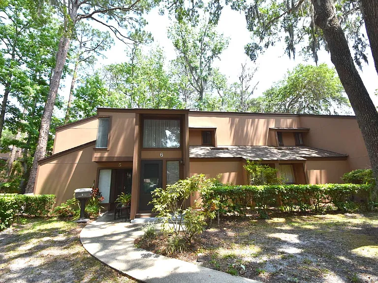 6 Broadmore Cir — Photo 2