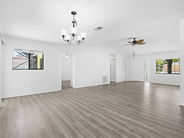 38 E Diamond Dr — Photo 18
