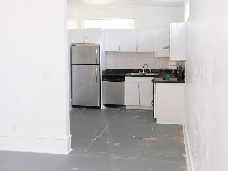 608 Oxford St #E — Photo 3