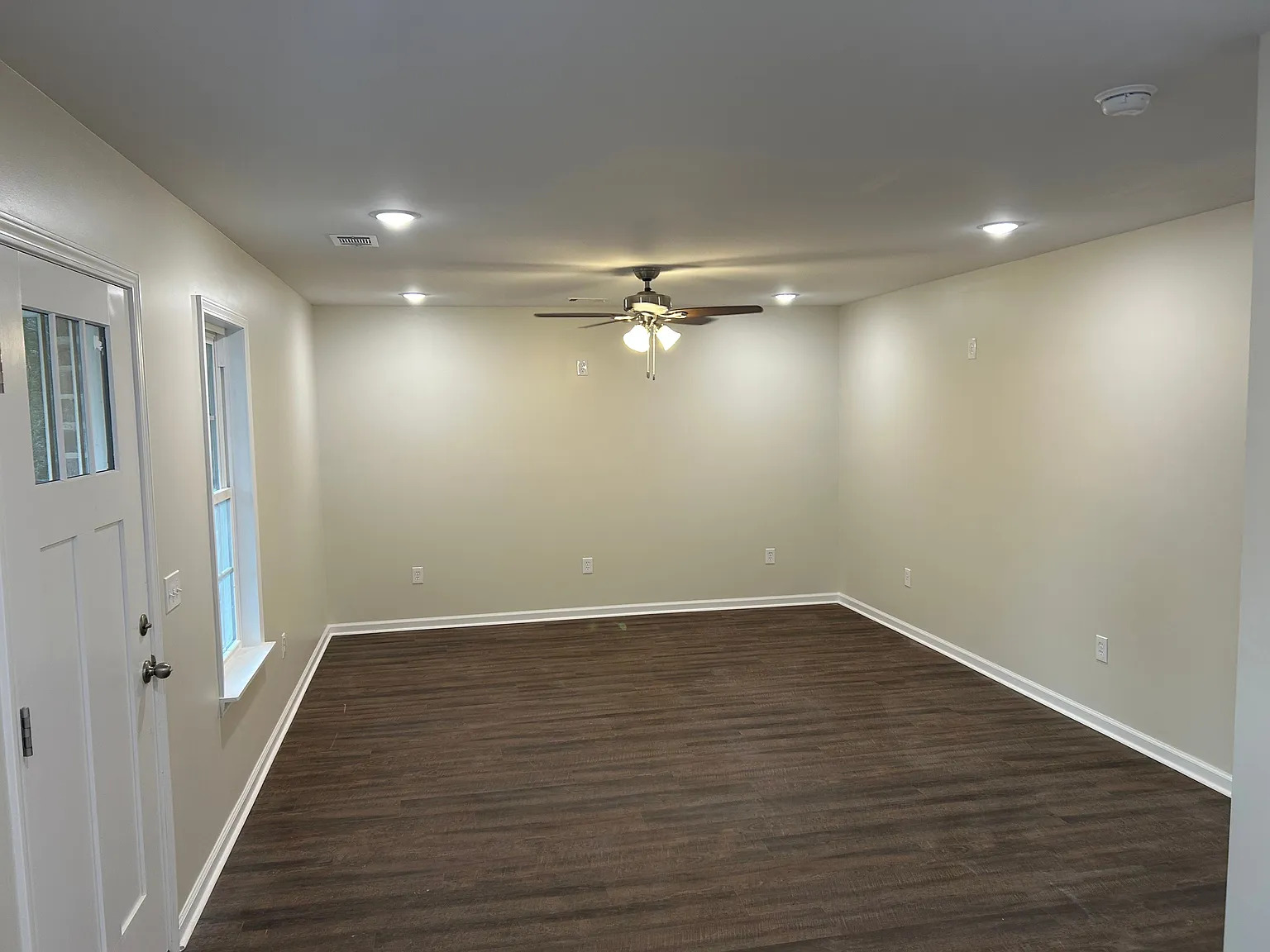 3 bed, 2.0 bath, 1250 sqft, $1,500 — Photo 3