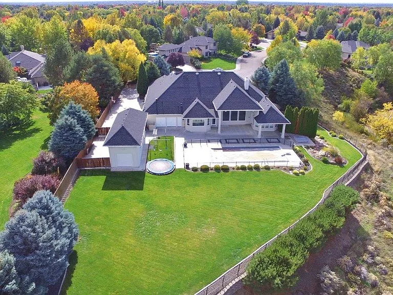 2291 N Greenview Ct — Photo 44