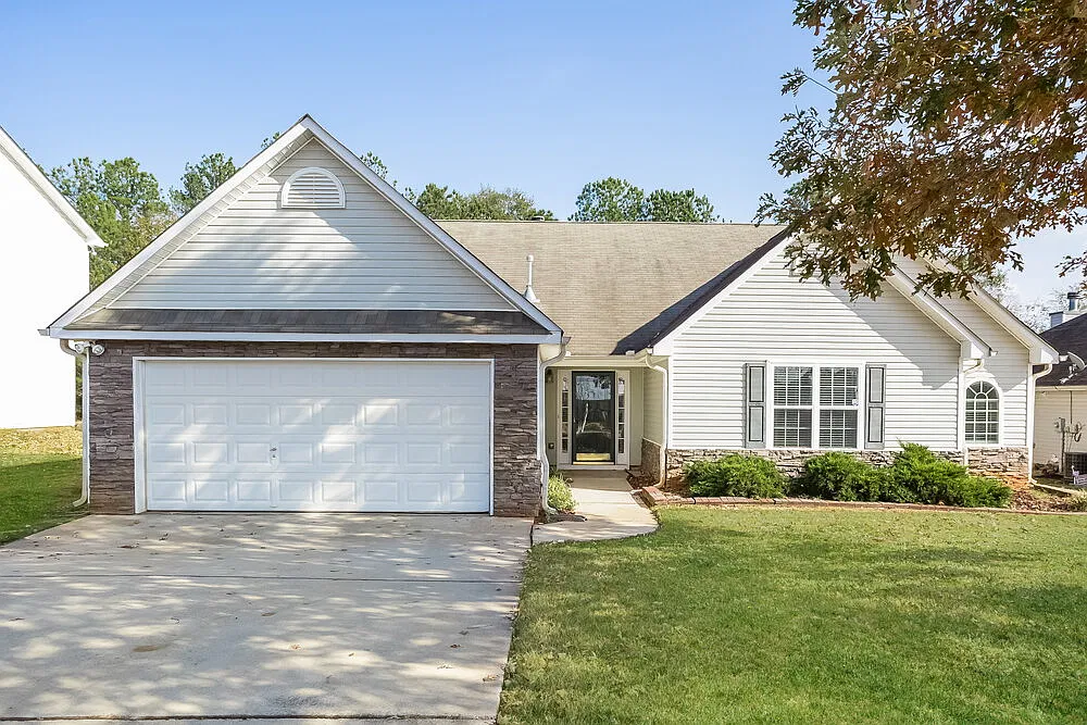 4 bed, 2.0 bath, 1840 sqft, $2,030 — Photo 1