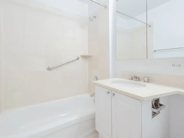 180 Riverside Blvd #510 — Photo 59