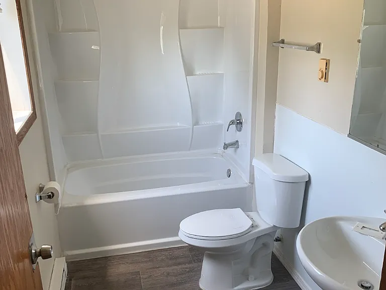 2101 Bryant Ave N — Photo 9
