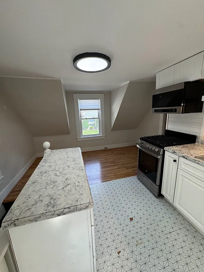 514 Amherst Street - 2 — Photo 2