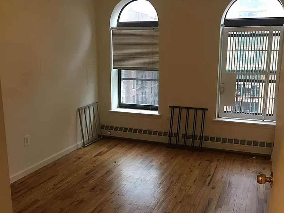 1st image of 1267 Park Ave APT 5