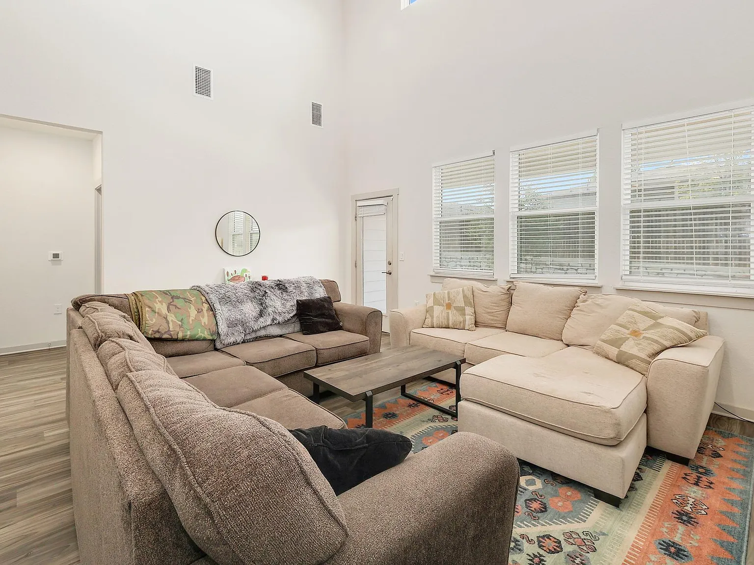 4 bed, 3.0 bath, 2515 sqft, $2,700 — Photo 4