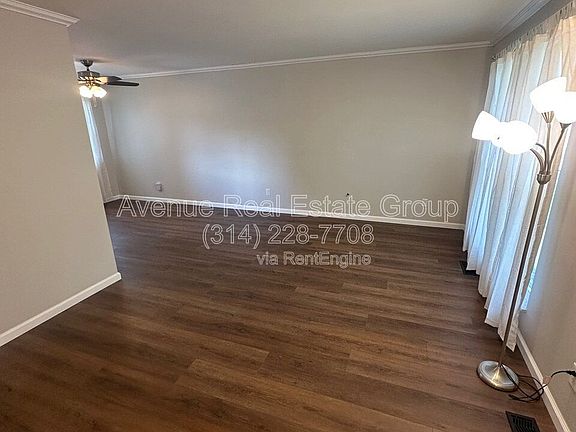 3rd image of 425 Westglen Village Dr