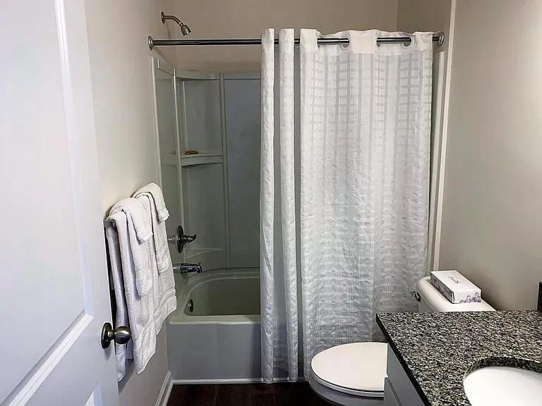 Towne Center Apartments — Photo 65
