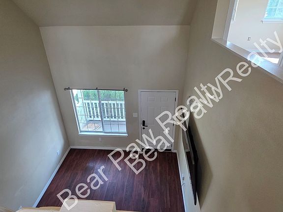 3rd image of 322 Hacienda Ct