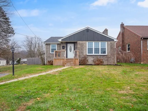 108 Golf Ave, Ellwood City, PA 16117