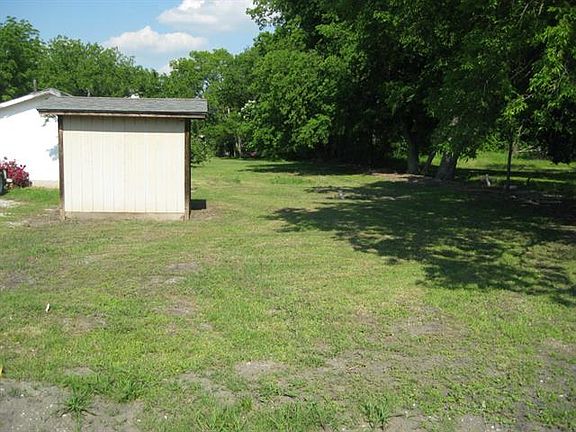 3rd image of 601 Woody Dr