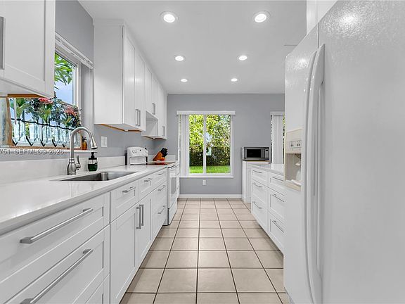 4th image of 5101 SW 127th Pl