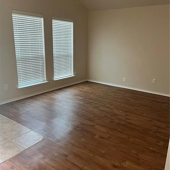107 Aguilar Dr — Photo 3