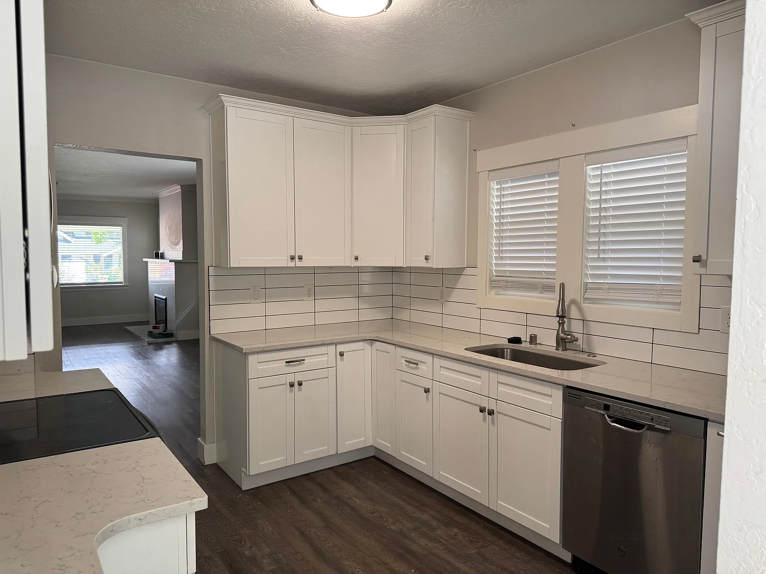 3 bed, 2520 sqft, $2,150 — Photo 3