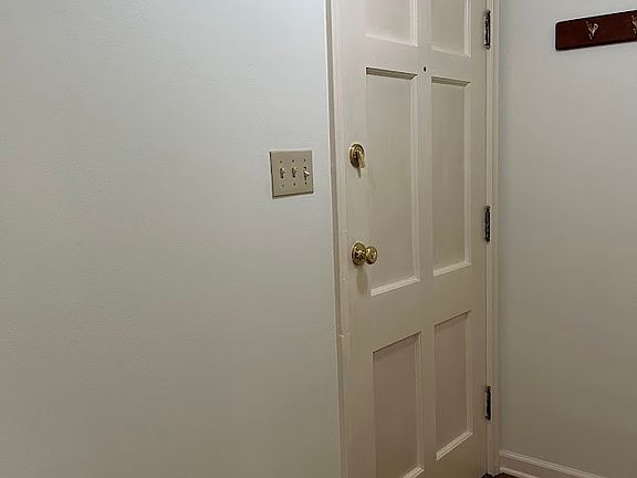 3rd image of 5915 N Park Way