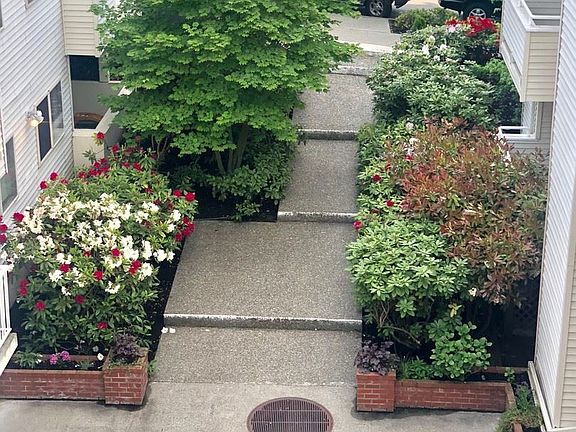 4th image of 516 NE 103rd St APT B309