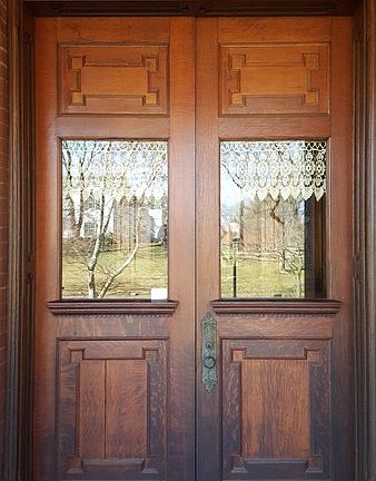 Outer front double doors : From 10x30 porch enter lg oak doors opening into a small, tile-floored ve