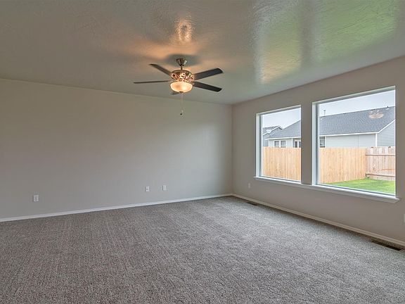 3rd image of 817 Bighorn Dr