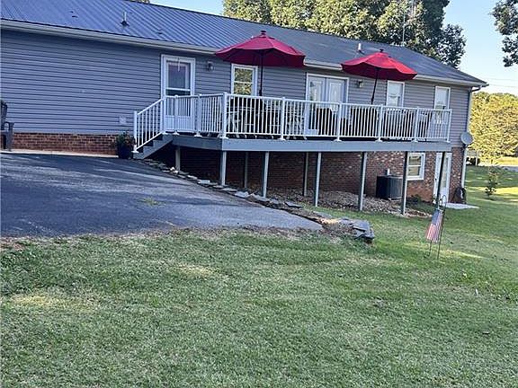 5th image of 2474 Woodridge Dr