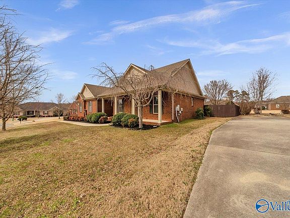 3rd image of 107 Misty Creek Cir