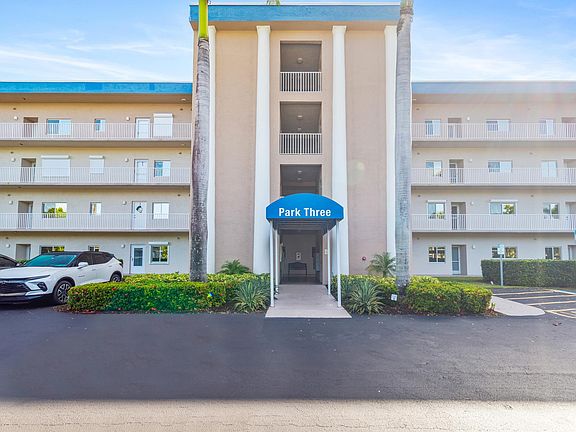 4th image of 14831 Park Lake Dr APT 208