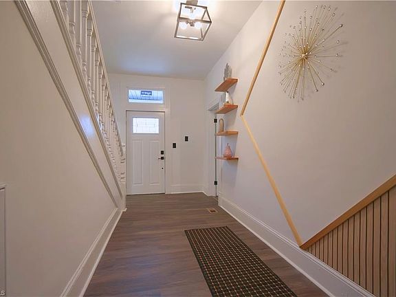 3rd image of 621 Lindsey St