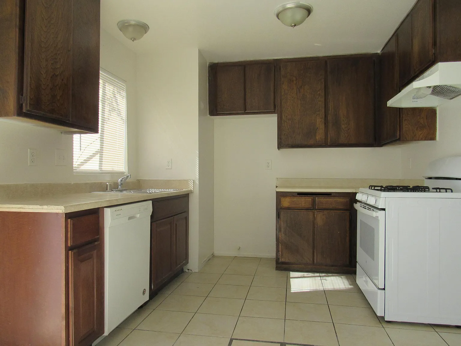 2 bed, 2.5 bath, 836 sqft, $1,695 — Photo 4