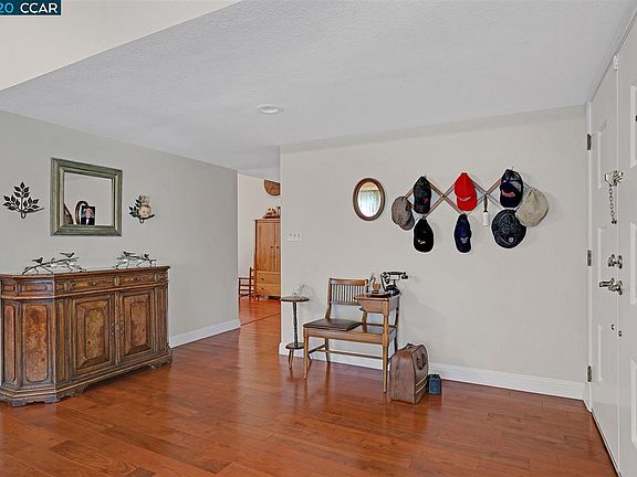 4th image of 523 Old Orchard Dr