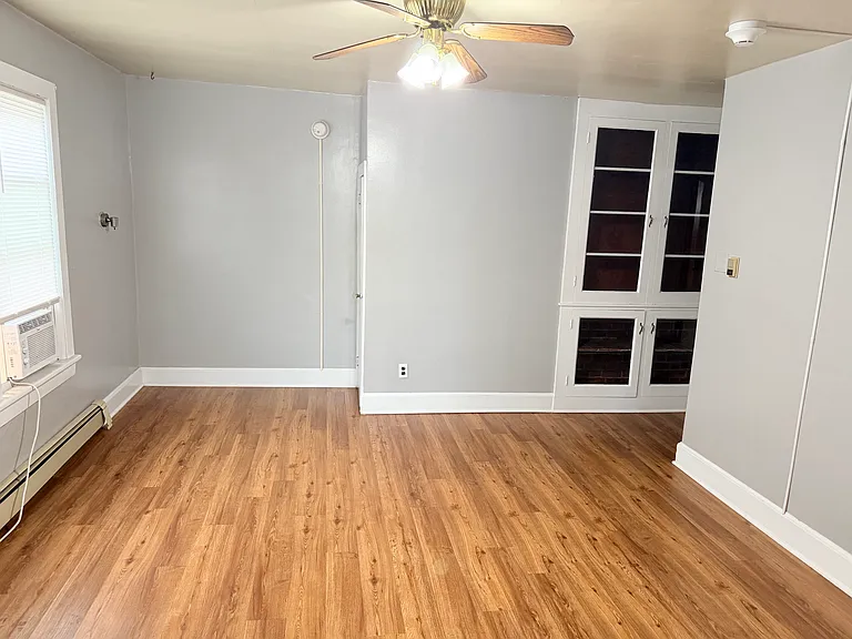 310 E 4th St #1B — Photo 1
