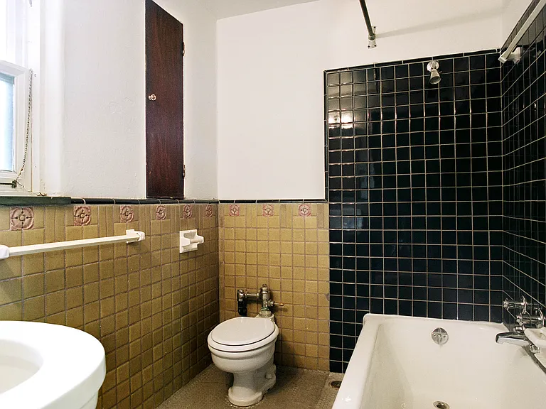 Highland Towers — Photo 48