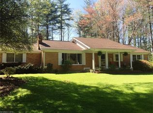 121 Rugby Forest Ln, Hendersonville, NC 28791