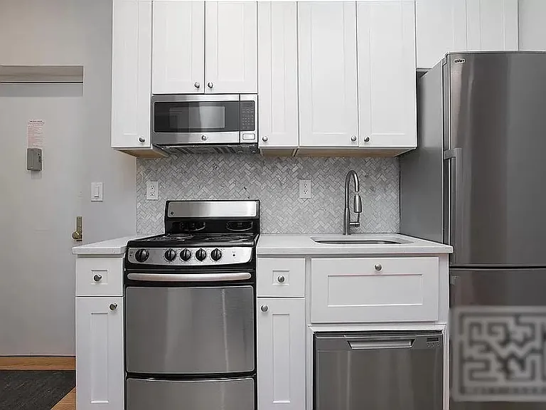 202 S 2nd St #1B — Photo 7