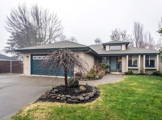 887 Ridgeway Cir, Medford, OR 97504