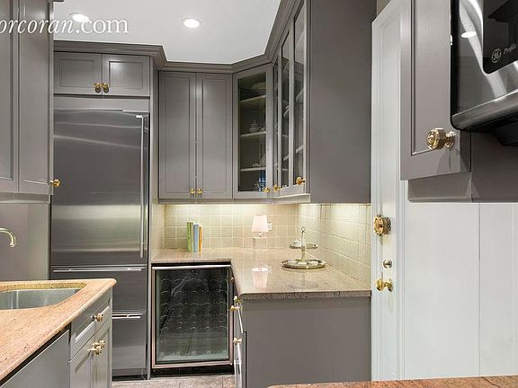 4th image of 11 W 69th St APT 3B