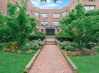 58 Grace Avenue #1D, Great Neck, NY 11021
