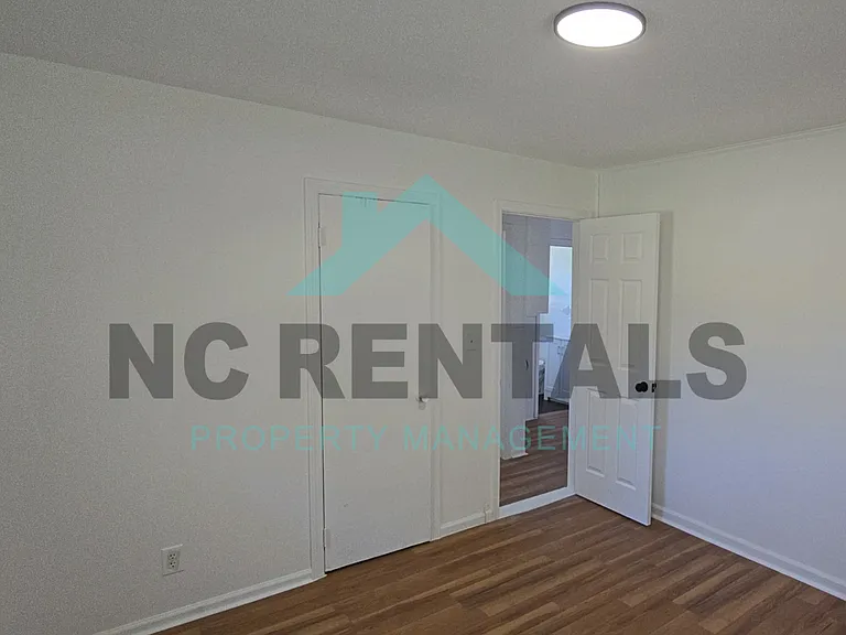 900 Greenwood Blvd — Photo 16