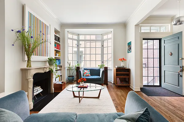 Rented by Compass | media 25