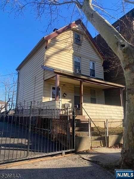 1st image of 82 Bedford St