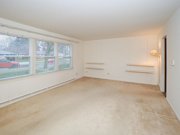 4th image of 2205 Rosewood Ave