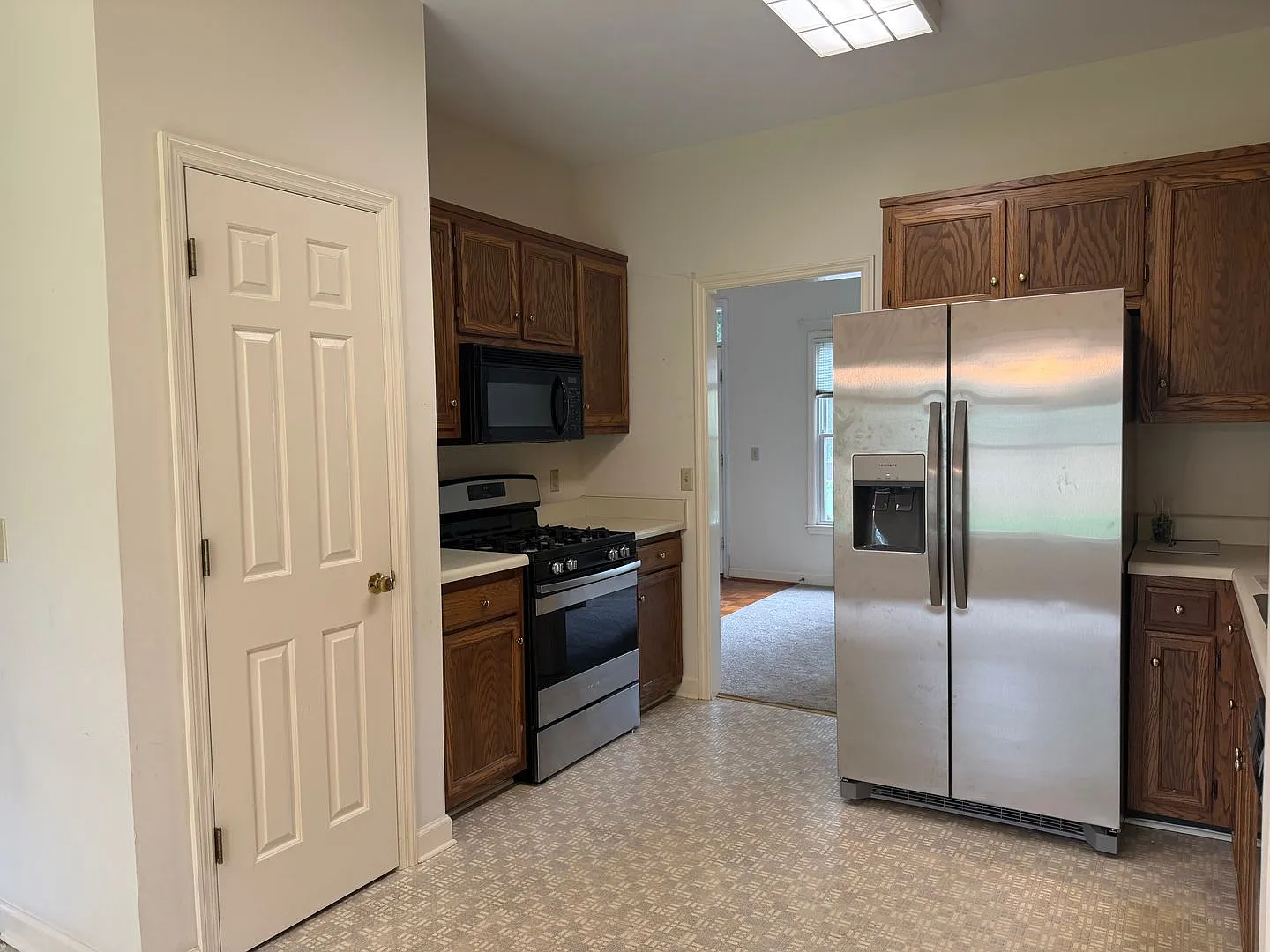 Great 3 Bedroom Home in Bellevue — Photo 3