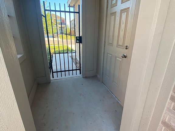 4th image of 228 Driftwood Ln