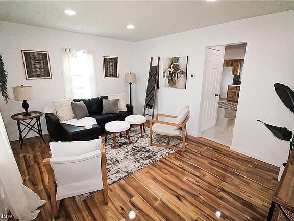 5th image of 820 Cornell St