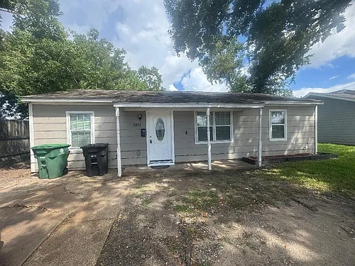 3109 Airport Blvd Photo 1
