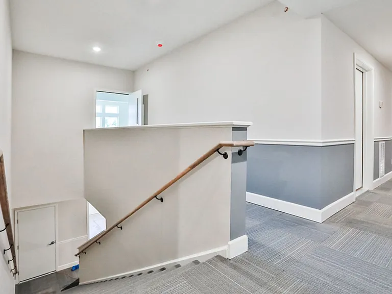 30 Pine Lane Apartments — Photo 17