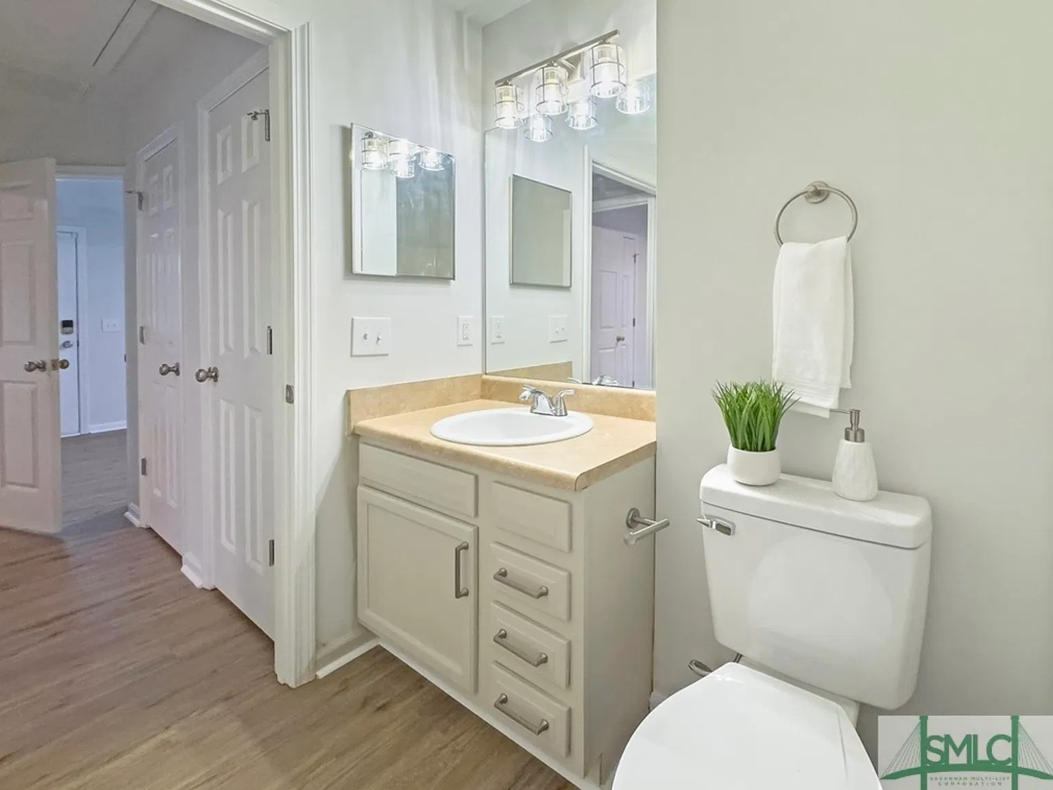 3 bed, 1120 sqft, $2,300 — Photo 4