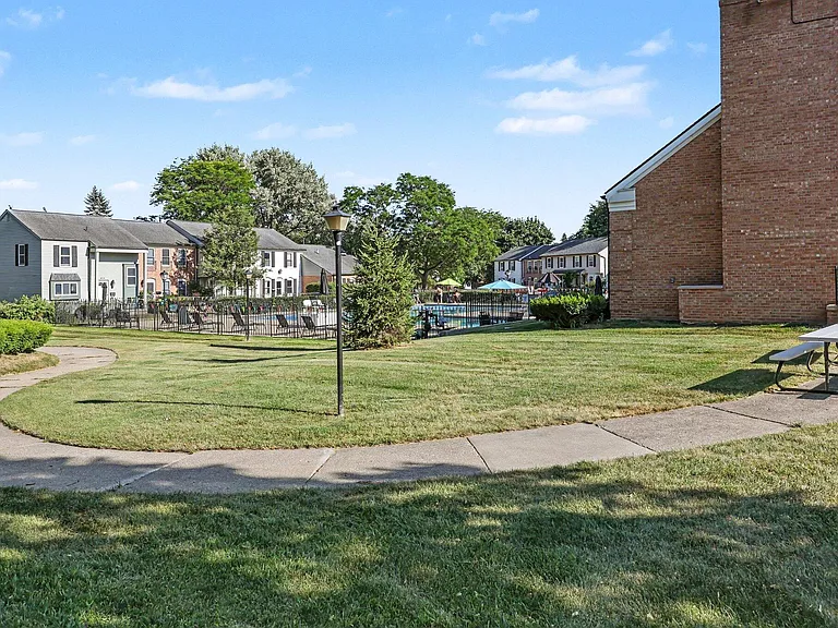 3422 Burbank Dr — Photo 19