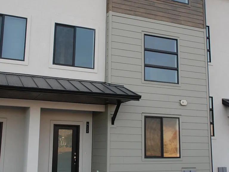 412 S 700 W — Photo 2